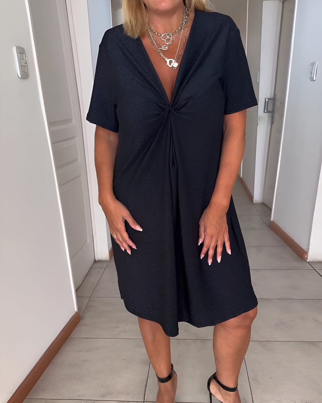 Laurence | Vestido Elegante con Volantes en V